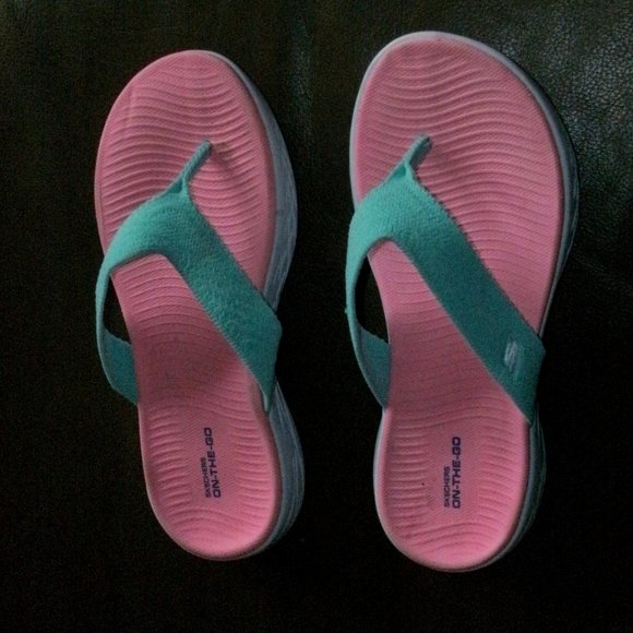 Skechers Other - Sketchers On The Go Flip Flop Sandal Mint Green Strap & Pink youth size 3
